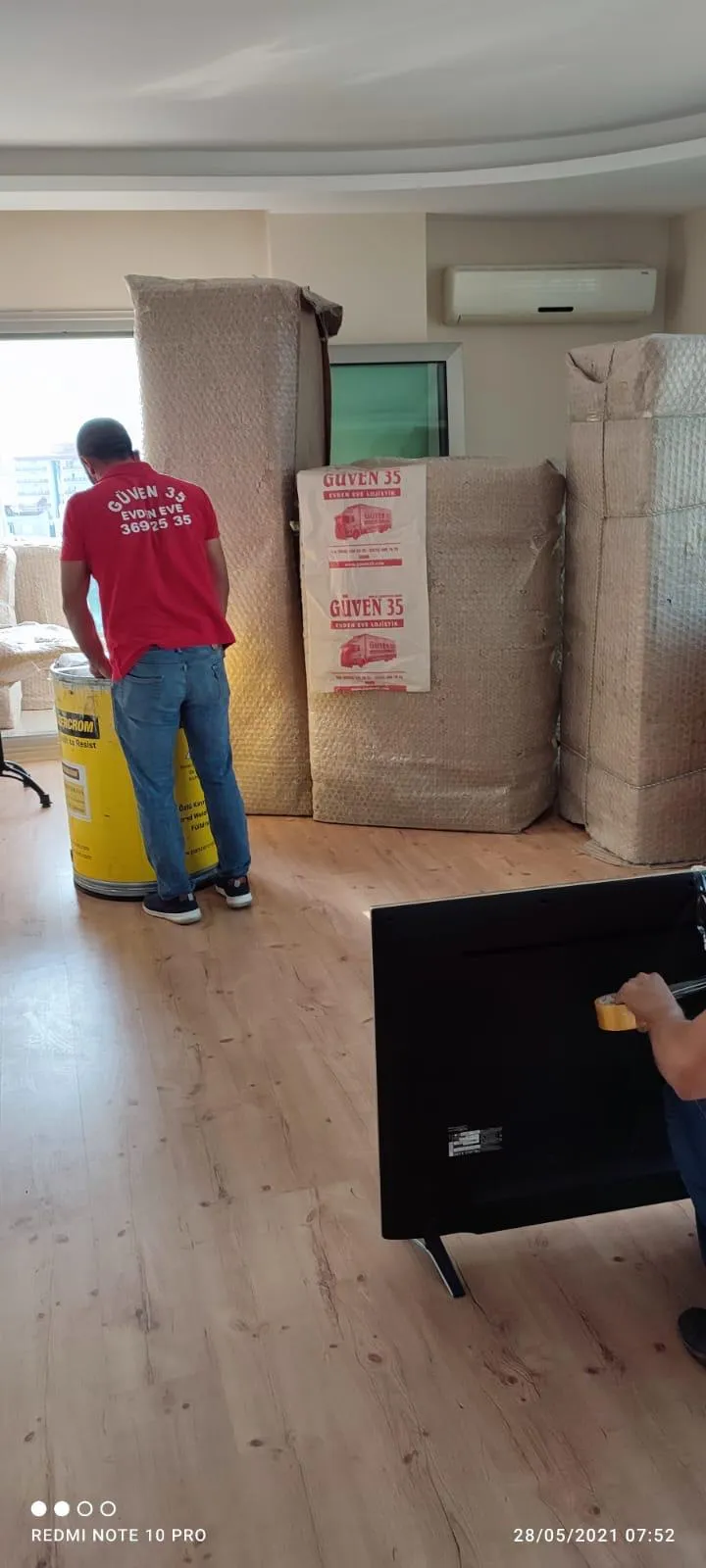 Paketlenmiş eşyalar taşınmaya hazır